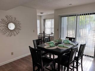 Unwind in Tranquil Style - Spacious 3-Bed Haven - University Place - 9