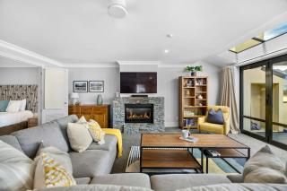 Lakefront Luxury 912 The Beacon 3 Bedroom - Queenstown - 2