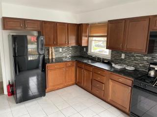 Cozy Home Near Downtown Rahway - 2