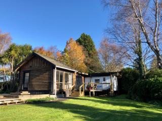 Unique and Charming Garden Cottage/Campervan - - 9
