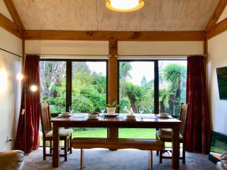 Unique and Charming Garden Cottage/Campervan - 3