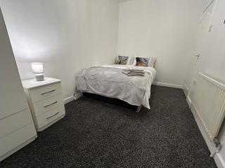 Comfortable, spacious 2 Bedroom house close to Etihad Stadium - Stalybridge - 4