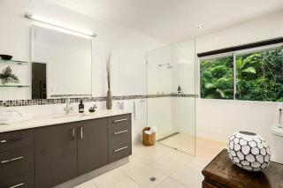 Indirah on the Beach - a spacious Beachfront home - Port Douglas - 5