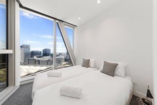 Central 2 Bedroom Apartment Melbourne with Parking - 8