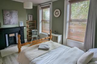 Spacious Victorian Townhouse in Popular Location - 7