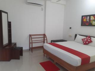 Experience HUT Holiday Inn - Anuradhapura - 7