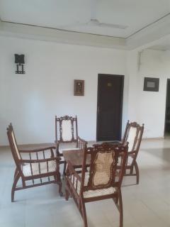 Experience HUT Holiday Inn - Anuradhapura - 4