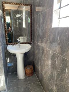 Capricorn Beachfront Cottage - Cape Maclear - 4