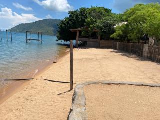 Capricorn Beachfront Cottage - Cape Maclear - 3