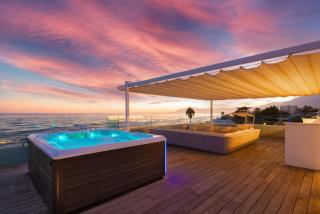 Frontline 6 BDRM Luxury Villa w Beach Access - 1