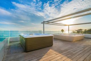 Frontline 6 BDRM Luxury Villa w Beach Access - Marbella - 2
