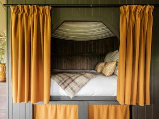 Black Pig Retreats Luxury Glamping - 3