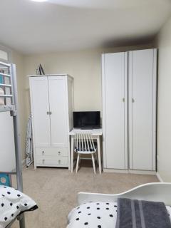 Triple Room in Crawley,Gatwick,West Sussex - Ifield - 9