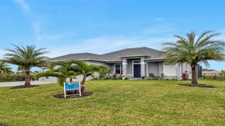 Phoenix quite Area Pool and great water few - Cape Coral - 5