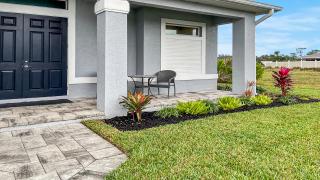 Phoenix quite Area Pool and great water few - Cape Coral - 3