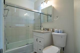 French design Luxurious Downtown 3br/2ba that sleeps 8 guests with Optional Valet Parking - Chicago - 5
