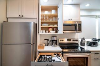French design Luxurious Downtown 3br/2ba that sleeps 8 guests with Optional Valet Parking - Chicago - 2