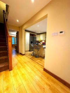 Dundridge Home - Morden Urban Living - Sleeps up to 9 guests & private parking for 2 vehicles - Bristol - 5