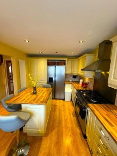 Dundridge Home - Morden Urban Living - Sleeps up to 9 guests & private parking for 2 vehicles - Bristol - 6