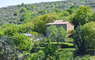 4 Bedroom Lovely Apartment In Paciano - 6