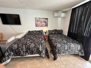 Beachfront Studio Apt w/ Full Kitchen & Pool - Isabela - 1