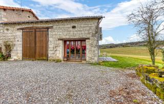Cozy Home In Scorbé-Clairvaux With Wifi - 1