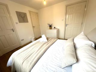 Private room with en-suite and parking in shared flat - Glasgow - 1