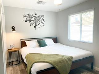 Modern Townhouse in Tempe Near Arizona State University with Fast Wi-Fi & Free Parking for Cozy Stay - Tempe - 1