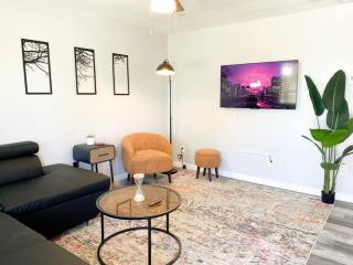 Modern Townhouse in Tempe Near Arizona State University with Fast Wi-Fi & Free Parking for Cozy Stay - Tempe - 3