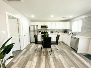 Modern Townhouse in Tempe Near Arizona State University with Fast Wi-Fi & Free Parking for Cozy Stay - Tempe - 8