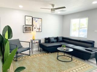 Stylish Cozy Townhouse with King Bed & Parking Near Arizona State University, Mill Avenue & Tempe Downtown - Tempe - 9