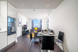 5-Star Family Stay 2BR 2BA Central London Apt - 2