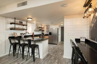 AV216 Newly Renovated Modern Deco, Pool, Fireplace - 5