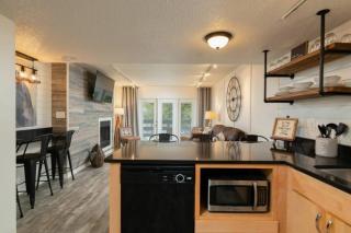 AV216 Newly Renovated Modern Deco, Pool, Fireplace - 3