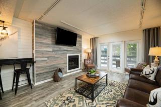 AV216 Newly Renovated Modern Deco, Pool, Fireplace - 2