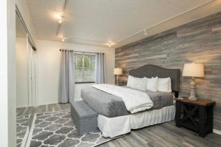 AV216 Newly Renovated Modern Deco, Pool, Fireplace - 1