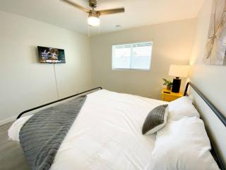 Stylish Central Phoenix 2BR Townhouse with King Beds, Grill, and FREE Parking Near Downtown and Sky Harbor - Phoenix - 7