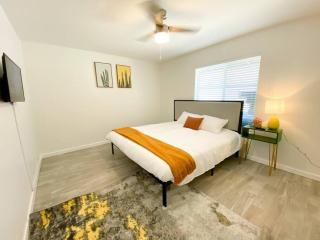 Stylish Central Phoenix 2BR Townhouse with King Beds, Grill, and FREE Parking Near Downtown and Sky Harbor - Phoenix - 6