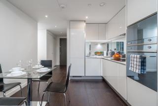 5-Star Family Stay 2BR 2BA Central London Apt - 1