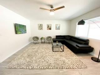 Alluring 2BR Cozy Home with King Beds, Free Parking & Grill Near Downtown and Sky Harbor - Phoenix - 9