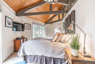 Pinehurst Lakefront Treehouse - 3