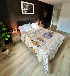 Modern 1 Bdr + Balcony + Free Parking + AC + Pool - 4