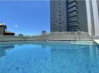 Apto ótima localização a 100m da Praia, Piscina, Ar Condicionado, Garagem e Portaria 24h - Praia Grande - 0