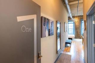 Hip Urban Loft - Small Town Charm - 124 LOFTS #1 - West Dundee - 3