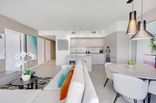 23rd-Floor Views • Pool Gym Beach Service - 1