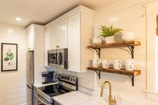 Downtown Luxury Farmhouse Apartment #2 - West Dundee - 4