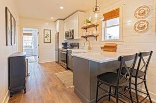 Downtown Luxury Farmhouse Apartment #2 - West Dundee - 6
