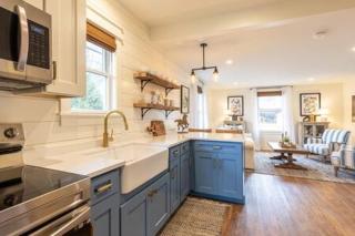 Downtown Luxury Farmhouse Apartment #3 - 7