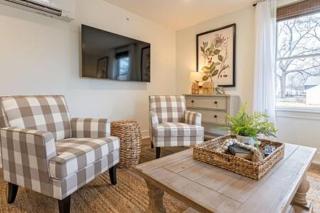 Downtown Luxury Farmhouse Apartment #4 - West Dundee - 5