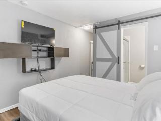 Charming Mid-Century Motel 3 - 1